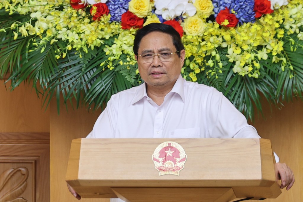 Thủ tướng cũng lưu ý công tác chuẩn bị, ứng phó với cơn bão số 11 vừa xuất hiện trên biển Đông - Ảnh: VGP/Nhật Bắc