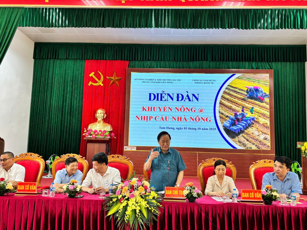Các chuyên gia, nhà khoa học chia sẻ, giải đáp thắc mắc của bà con nông dân tại diễn đàn