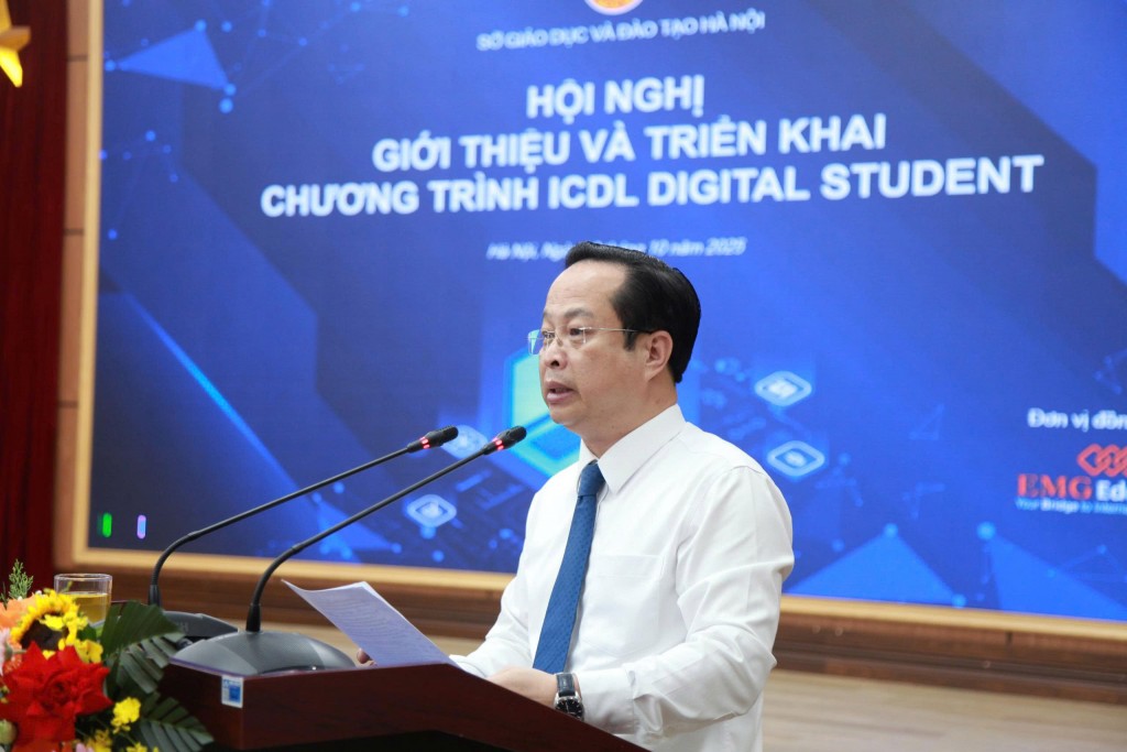 Giám đốc Sở GD&amp;ĐT Hà Nội Trần Thế Cương phát biểu tại hội nghị giới thiệu và triển khai chương trình