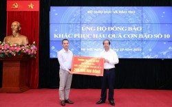 Ngành Giáo dục ủng hộ đồng bào khắc phục hậu quả bão số 10