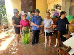 Chính quyền, Nhân dân phường Tây Mỗ nỗ lực ứng phó ngập úng