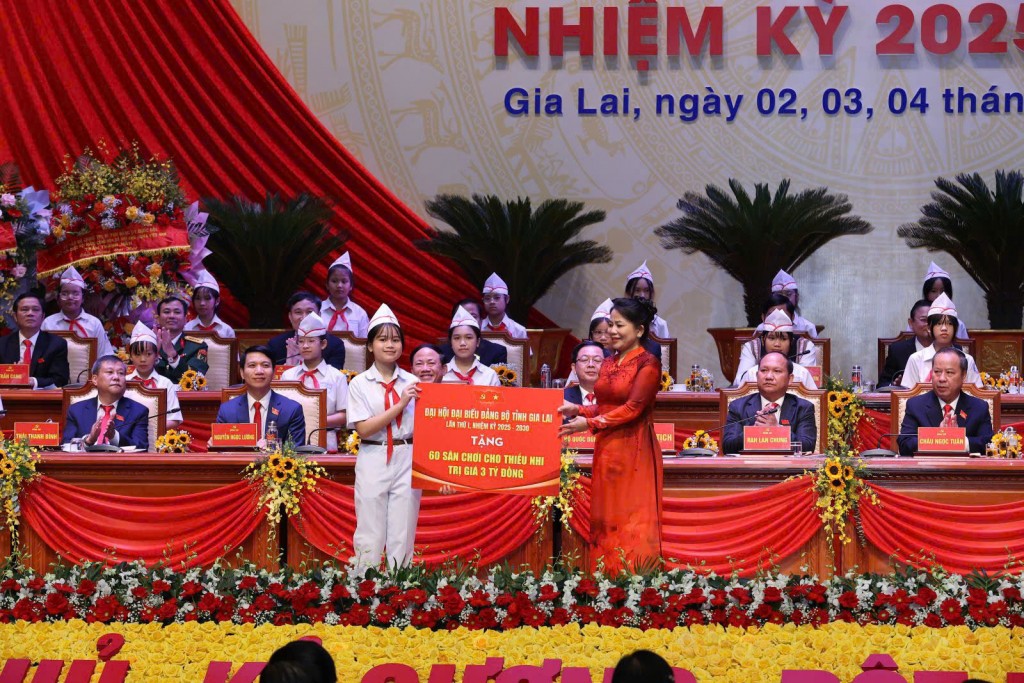 Đại hội đại biểu Đảng bộ tỉnh Gia Lai lần thứ I, nhiệm kỳ 2025-2030 tặng quà là 60 sân chơi cho thiếu nhi tỉnh