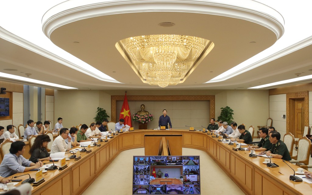 Phó Thủ tướng nhấn mạnh, mối lo ngại lớn hiện nay không chỉ là bão trên biển mà chính là lũ trên các sông, hồ chứa thủy điện - Ảnh: VGP/Minh Khôi