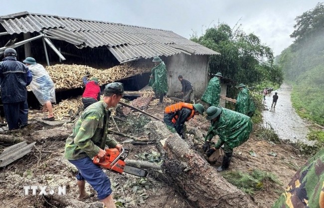 Chỉ đạo của Bộ Chính trị về khắc phục hậu quả do bão số 10 gây ra