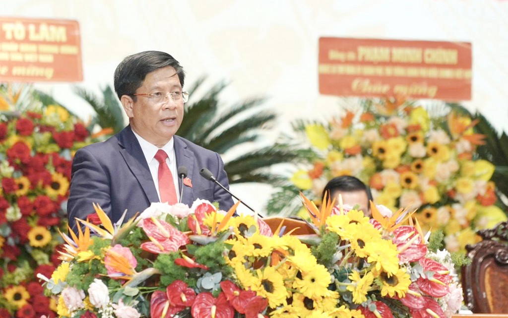 Ủy viên dự khuyết Ban Chấp hành Trung ương Đảng, Phó Bí thư Tỉnh ủy, Chủ tịch UBND tỉnh An Giang Hồ Văn Mừng phát biểu điều hành tại phiên bế mạc Ủy viên dự khuyết Ban Chấp hành Trung ương Đảng, Phó Bí thư Tỉnh ủy, Chủ tịch UBND tỉnh An Giang Hồ Văn Mừng phát biểu điều hành tại phiên bế mạc