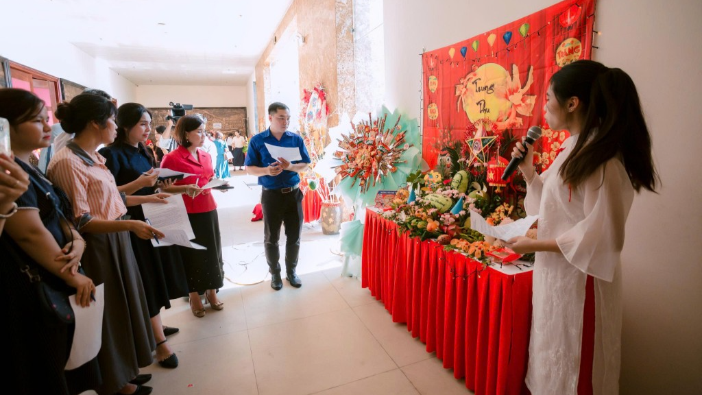 Hội thi bày mâm cỗ Trung thu Hội thi bày mâm cỗ Trung thu