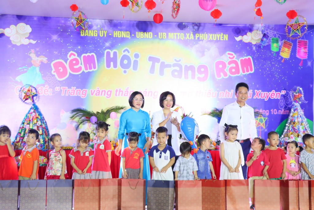 Thiếu nhi Phú Xuyên hân hoan