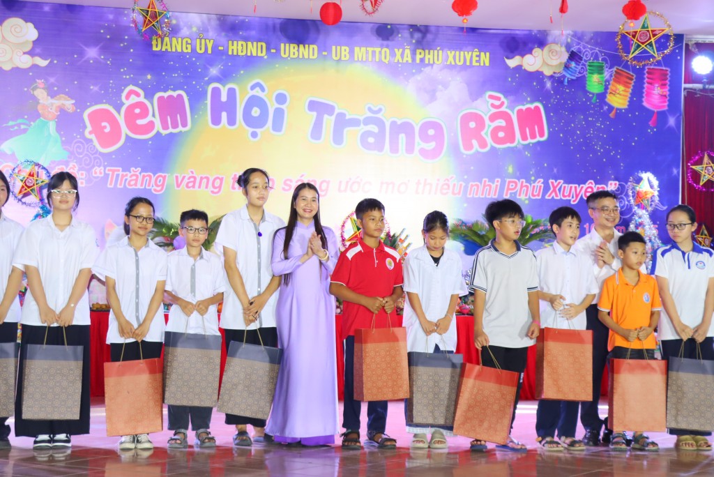 Thiếu nhi Phú Xuyên hân hoan