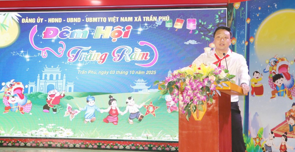 Đồng chí Lê Đức Tùng, Phó Chủ tịch UBND xã Trần Phú phát biểu tại sự kiện