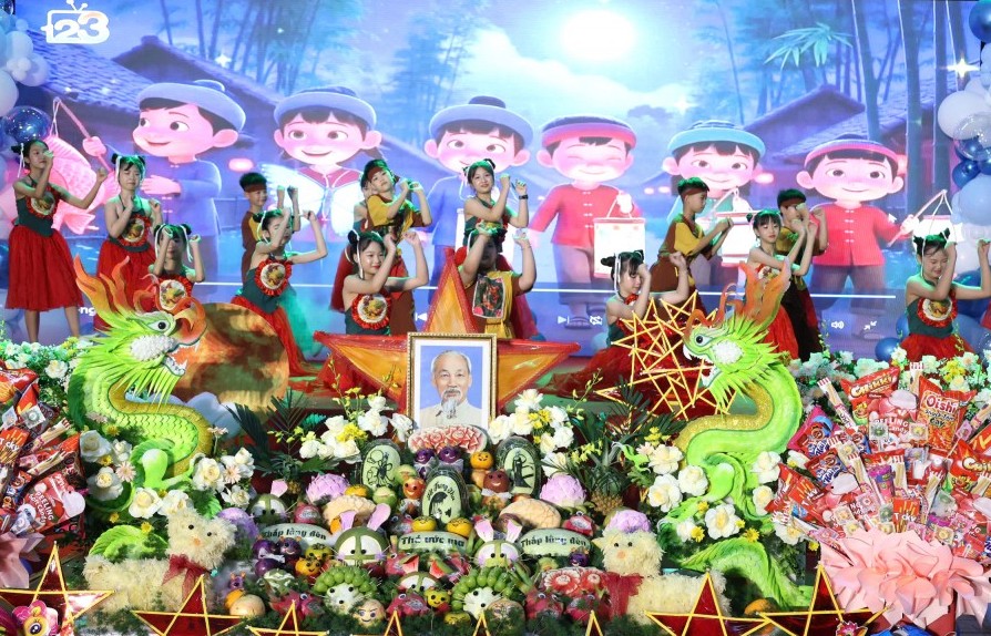 “Đêm hội trăng rằm”: Niềm hạnh phúc tuổi thơ khắp làng quê