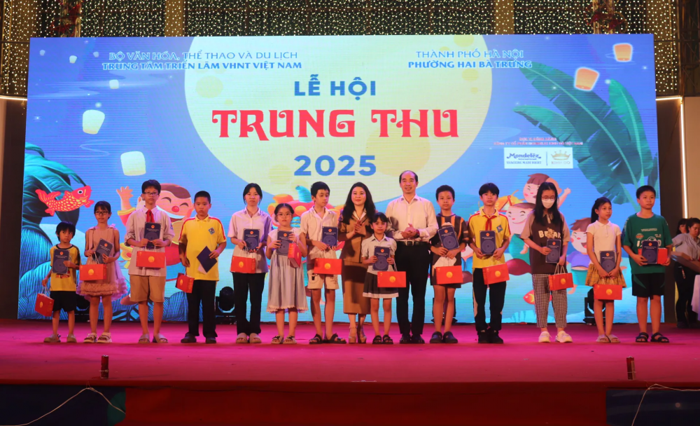Trung thu ấm áp đến với thiếu nhi phường Hai Bà Trưng Trung thu ấm áp đến với thiếu nhi phường Hai Bà Trưng