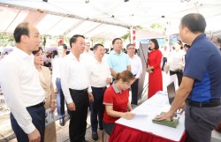 Hà Nội: Phiên giao dịch việc làm cấp xã đầu tiên thu hút hàng nghìn lao động