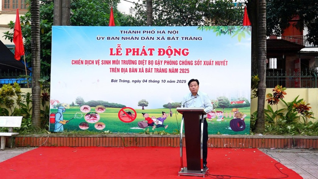 Xã Bát Tràng ra quân vệ sinh môi trường phòng chống sốt xuất huyết