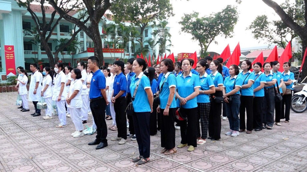 Xã Bát Tràng ra quân vệ sinh môi trường phòng chống sốt xuất huyết