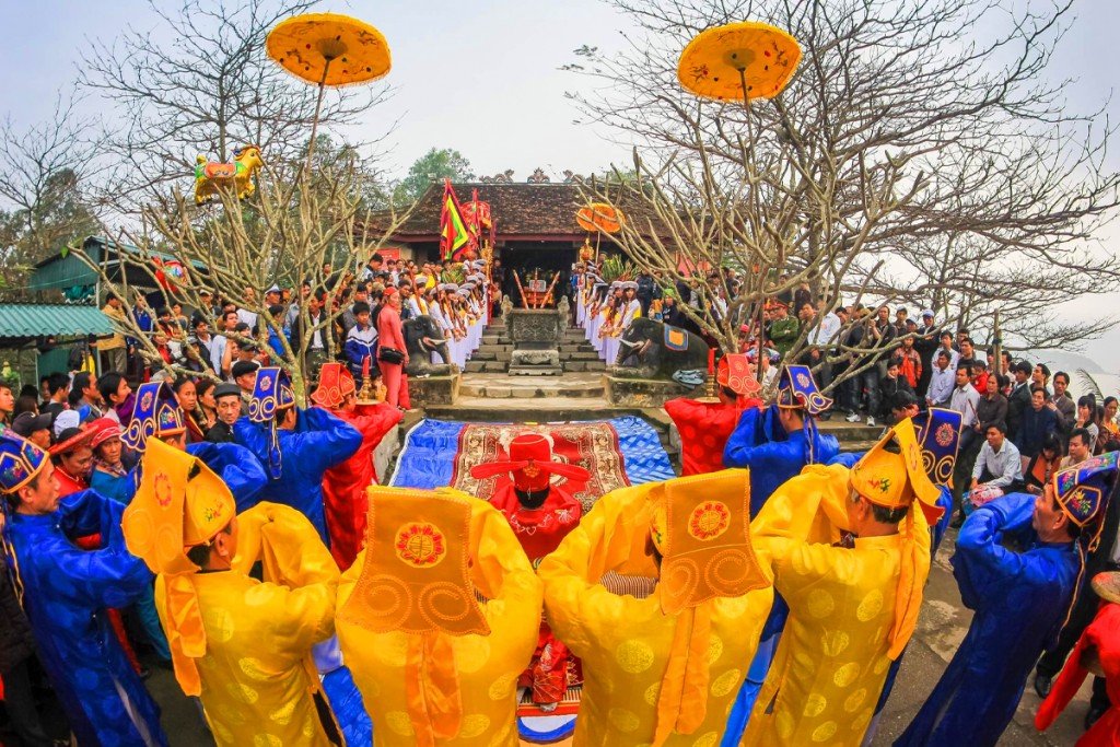 Lễ  tế tại đền Cờn Ngoài.