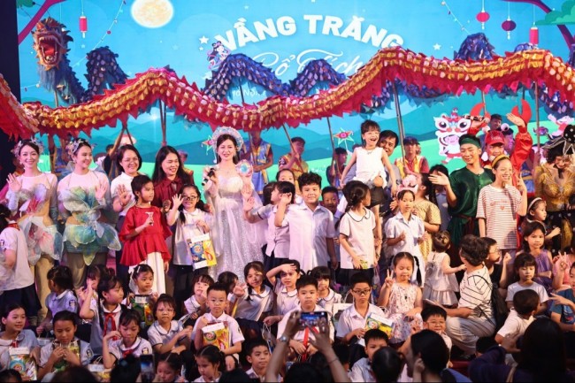 Trung thu "Vầng trăng cổ tích" dành cho thiếu nhi Thủ đô