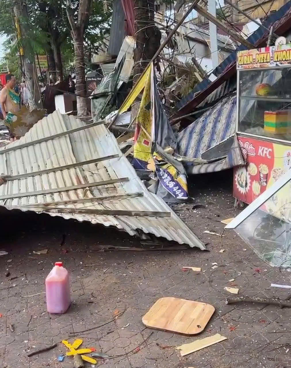 Nổ bình gas khiến 5 người bị thương