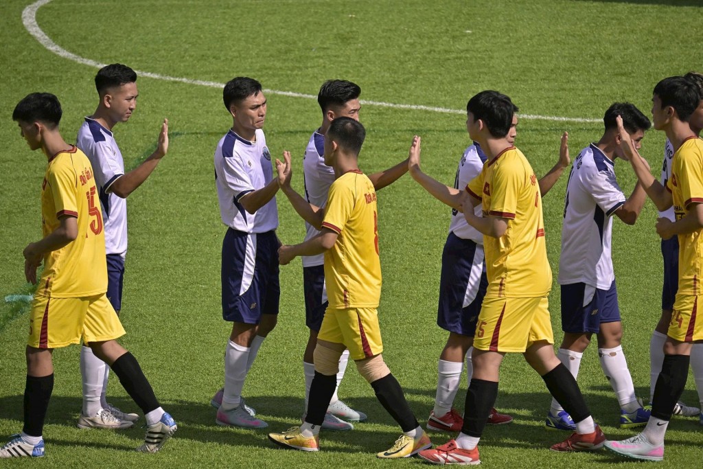 CLB Hoài Đức và CLB Ứng Thiên chuẩn bị thi đấu trận mở màn CLB Hoài Đức và CLB Ứng Thiên chuẩn bị thi đấu trận mở màn