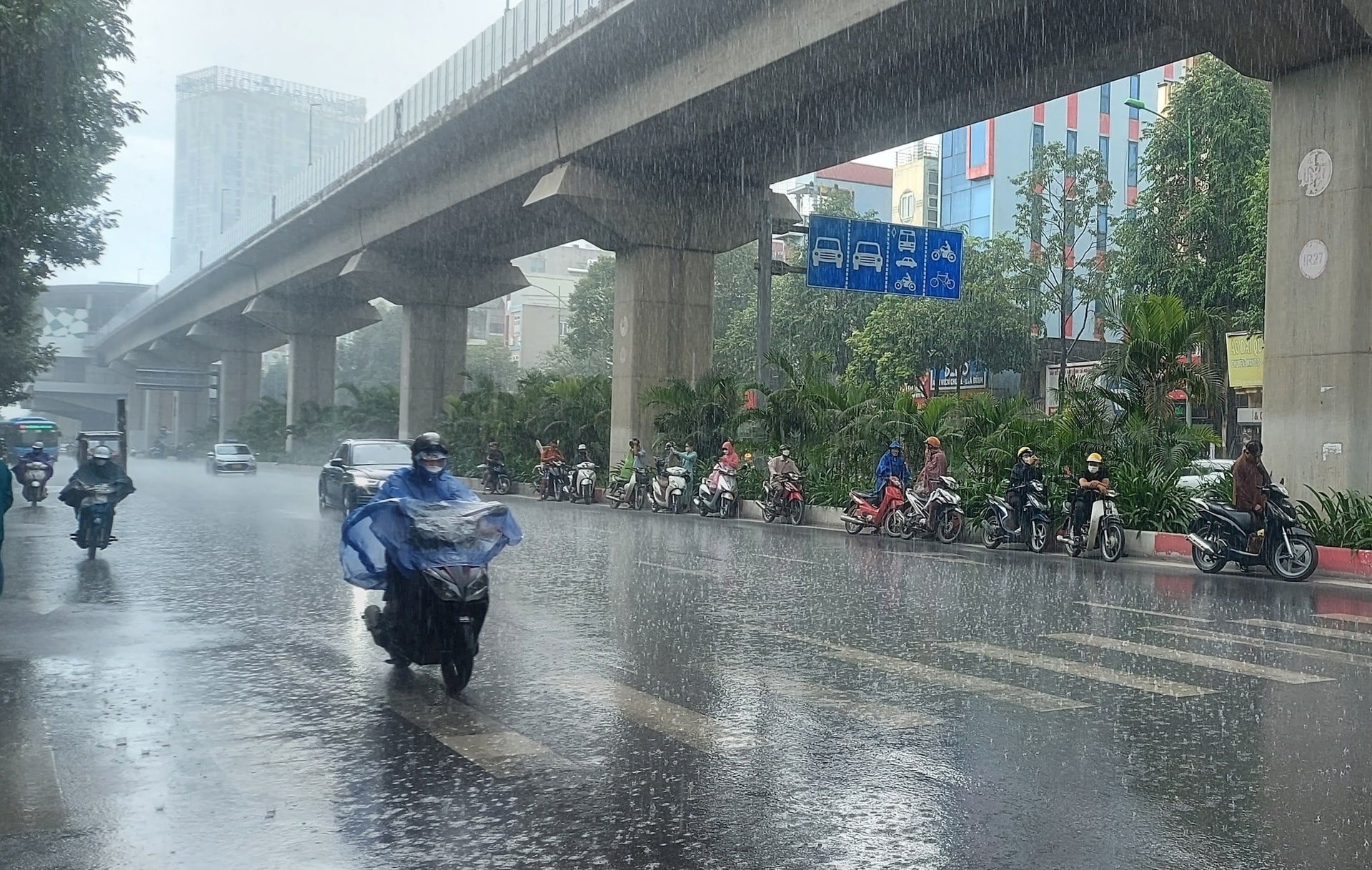 Hà Nội: khuyến khích bố trí cán bộ làm việc trực tuyến vào ngày 6/10 khi có tình huống thiên tai xảy ra