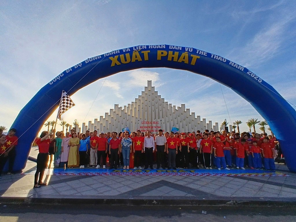 Vũng Tàu nhộn nhịp du khách tham gia lễ hội Nghinh Ông