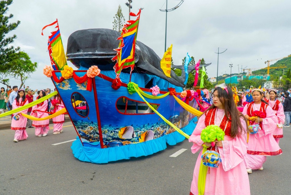 Vũng Tàu nhộn nhịp du khách tham gia lễ hội Nghinh Ông