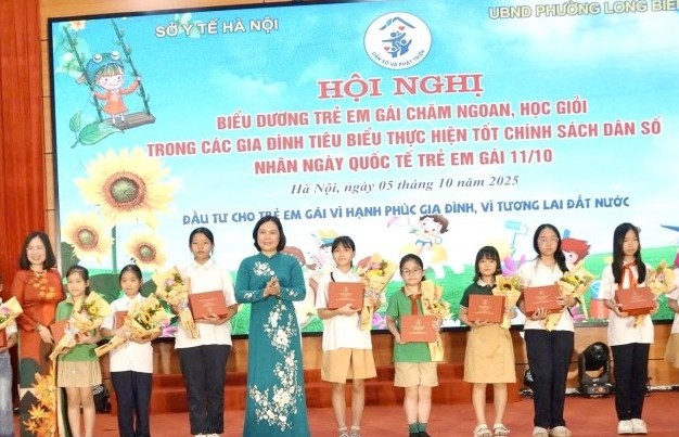 Biểu dương 80 trẻ em gái chăm ngoan, học giỏi