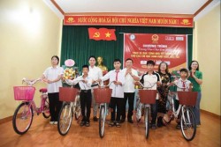 Trao hơn 300 suất quà Trung thu cho học sinh nghèo vượt khó