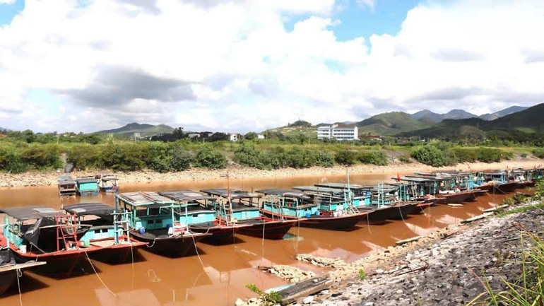 Từ 8h sáng 5/10, Quảng Ninh tạm ngừng cấp phép các phương tiện tàu ra khơi