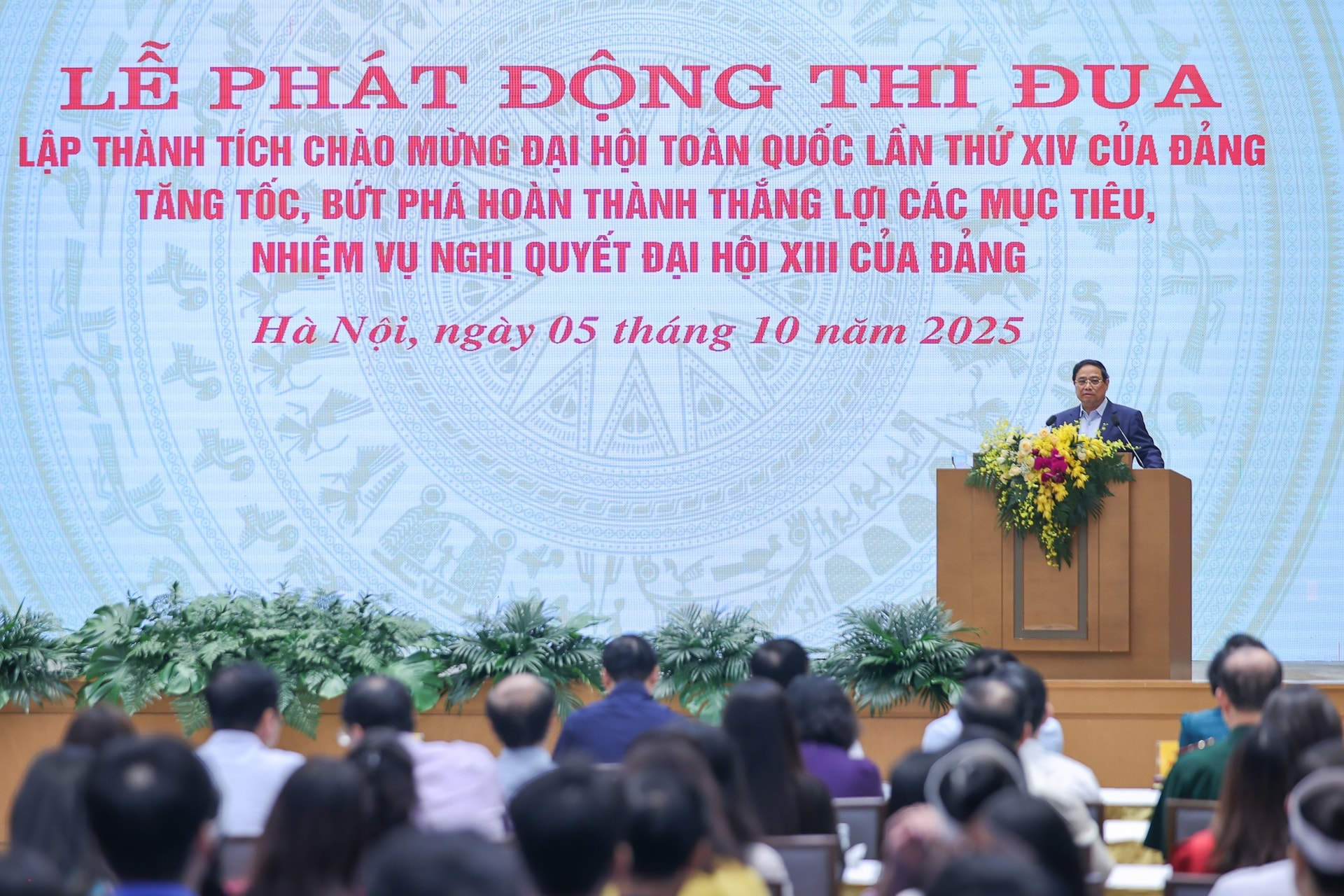 Thủ tướng Phạm Minh Chính phát động đợt thi đua cao điểm lập thành tích chào mừng Đại hội XIV của Đảng - Ảnh: Nhật Bắc