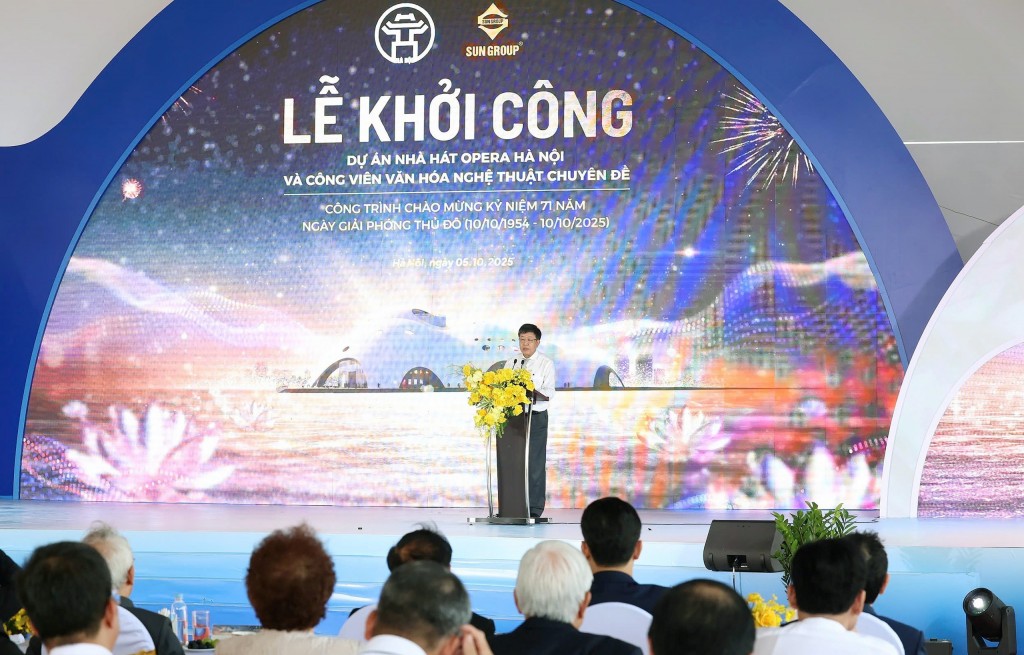 Phó Chủ tịch UBND thành phố Hà Nội Dương Đức Tuấn phát biểu tại lễ khởi công.