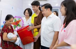 Tết Trung thu sẻ chia ở bệnh viện Đa khoa Hà Đông