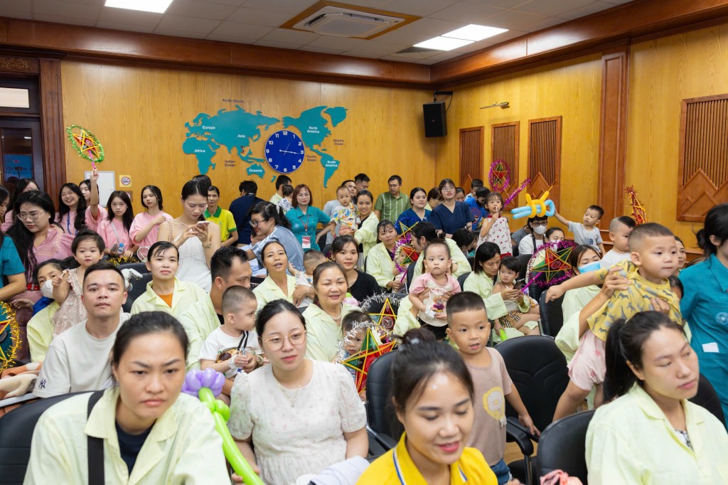 Tết Trung thu sẻ chia ở bệnh viện Đa khoa Hà Đông