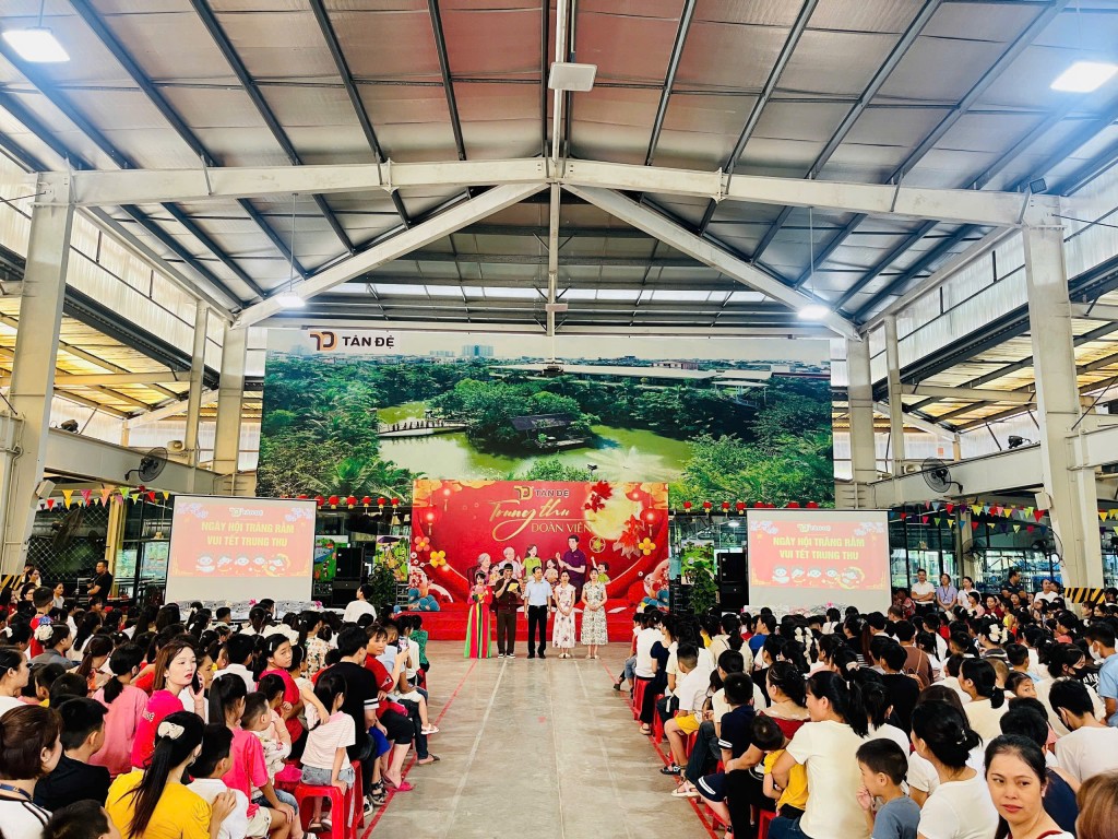 Một mùa trăng ấm áp lại về trên 