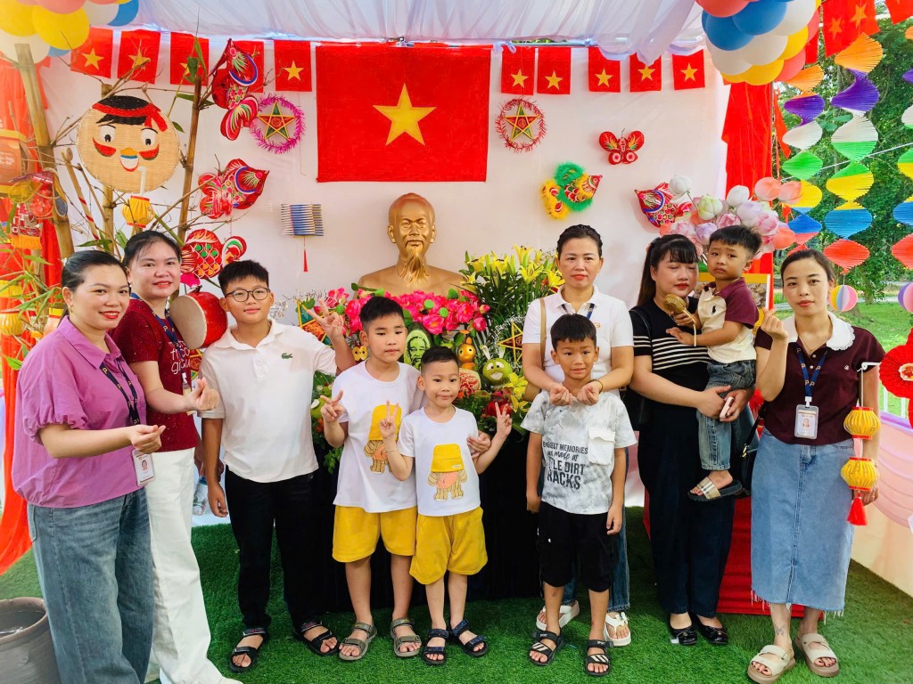 Một mùa trăng ấm áp lại về trên 