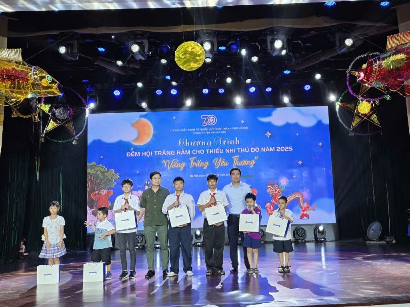 Trung thu đầy ắp yêu thương của thiếu nhi Thủ đô