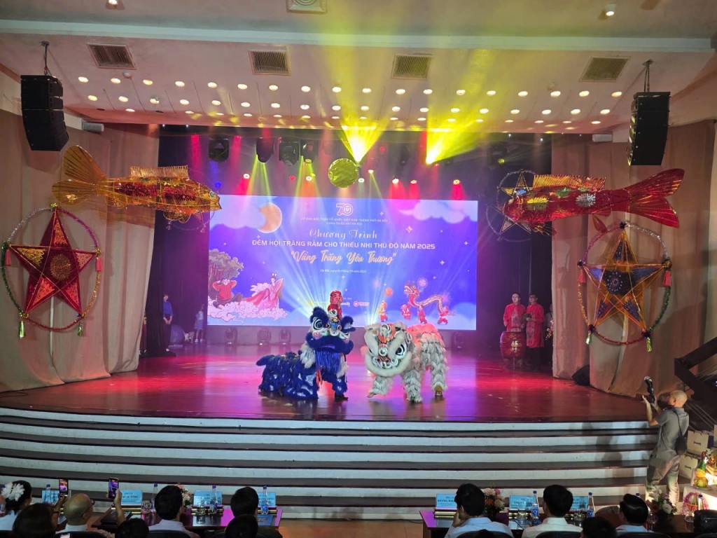 Những màn múa lân, múa rồng tại chương trình khiến em nhỏ hào hứng