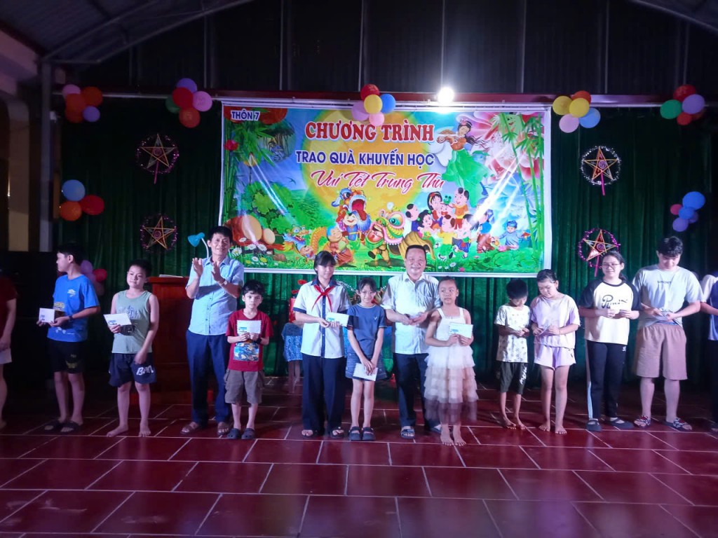 Cùng thiếu nhi đón Trung thu yêu thương