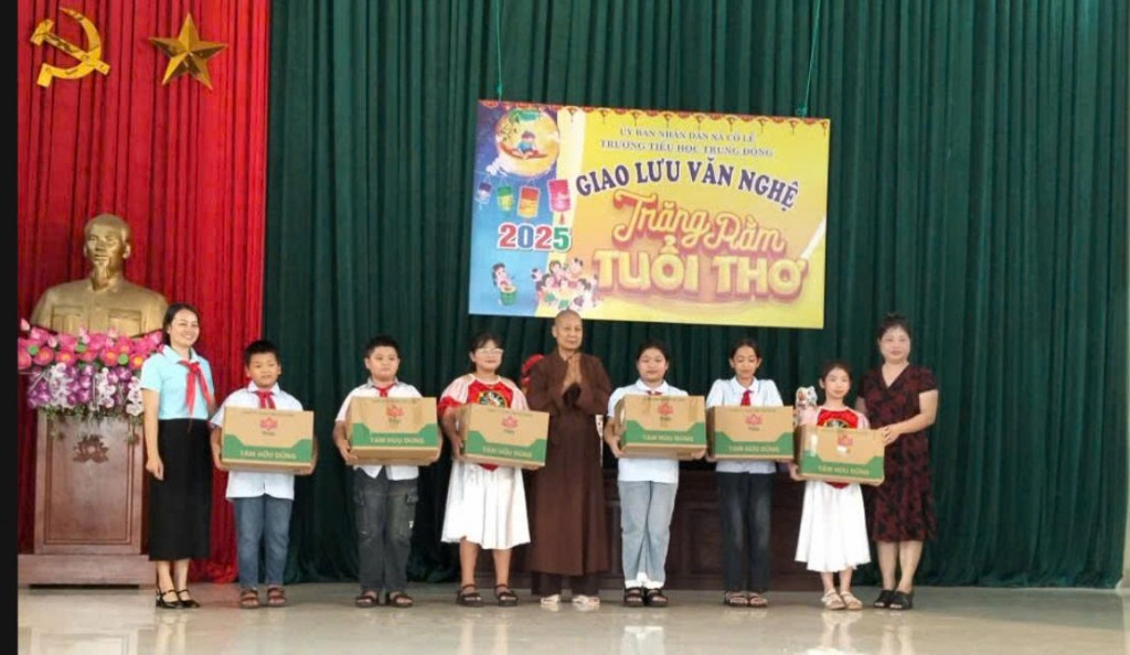 Cùng thiếu nhi đón Trung thu yêu thương