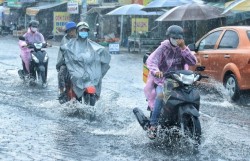 Bão số 11 đi vào đất liền tỉnh Quảng Tây của Trung Quốc và tiếp tục suy yếu