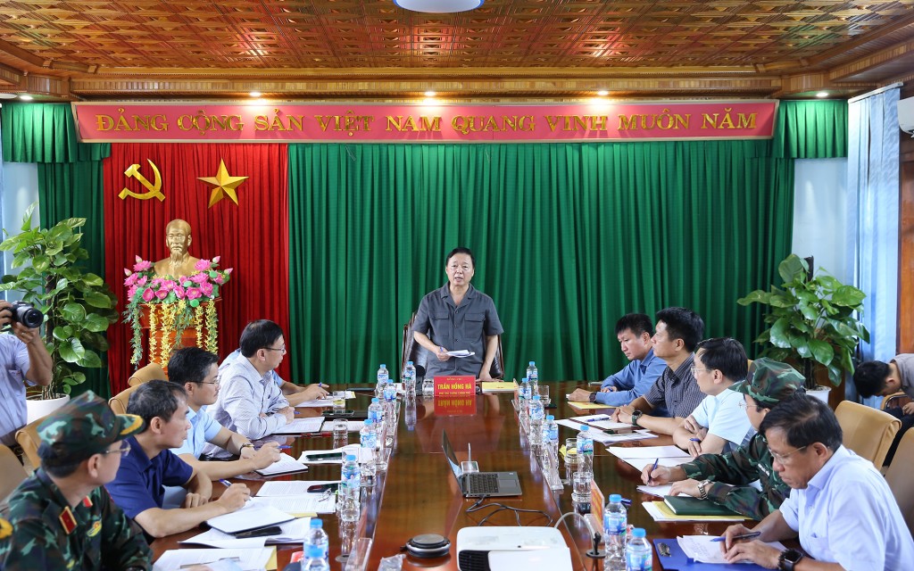 Phó Thủ tướng Trần Hồng Hà làm việc với lãnh đạo tỉnh Lào Cai và đại diện Công ty Cổ phần Thủy điện Thác Bà về công tác chuẩn bị ứng phó với bão số 11 - Ảnh: VGP/Minh Khôi Phó Thủ tướng Trần Hồng Hà làm việc với lãnh đạo tỉnh Lào Cai và đại diện Công ty Cổ phần Thủy điện Thác Bà về công tác chuẩn bị ứng phó với bão số 11 - Ảnh: VGP/Minh Khôi