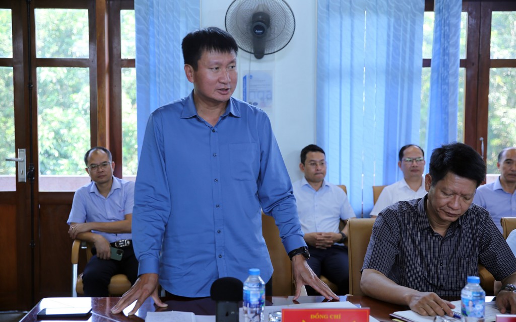 Chủ tịch UBND tỉnh Lào Cai Trần Huy Tuấn cho biết, địa phương đang triển khai các nhiệm vụ trọng tâm trong ứng phó với bão số 11 - Ảnh: VGP/Minh Khôi Chủ tịch UBND tỉnh Lào Cai Trần Huy Tuấn cho biết, địa phương đang triển khai các nhiệm vụ trọng tâm trong ứng phó với bão số 11 - Ảnh: VGP/Minh Khôi