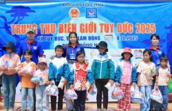 Mang Trung thu ấm áp đến xã vùng biên Tuy Đức, Lâm Đồng