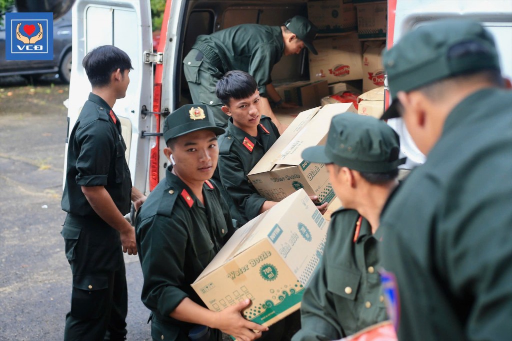 Chương trình có sự tham gia, đồng hành của nhiều cán bộ, chiến sĩ Bộ Tư lệnh Cảnh sát cơ động Chương trình có sự tham gia, đồng hành của nhiều cán bộ, chiến sĩ Bộ Tư lệnh Cảnh sát cơ động