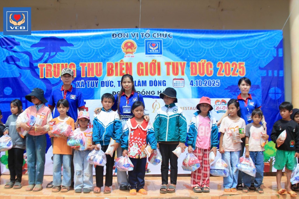 Mang Trung thu ấm áp đến xã vùng biên Tuy Đức, Lâm Đồng