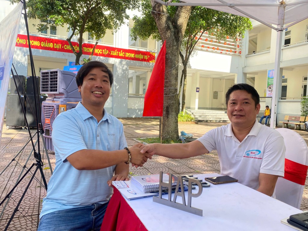 ông Lê Văn Trấn, Phó Giám đốc Công ty TNHH Sản xuất - Thương mại - Dịch vụ Hảo An Phát 
