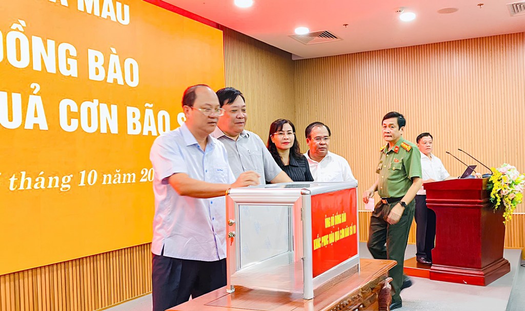 Cà Mau, Cần Thơ chung tay ủng hộ đồng bào vùng bão
