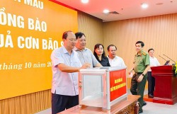 Cà Mau, Cần Thơ chung tay ủng hộ đồng bào vùng bão