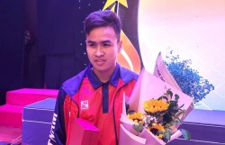 Chàng trai băng qua bóng tối và tỏa sáng