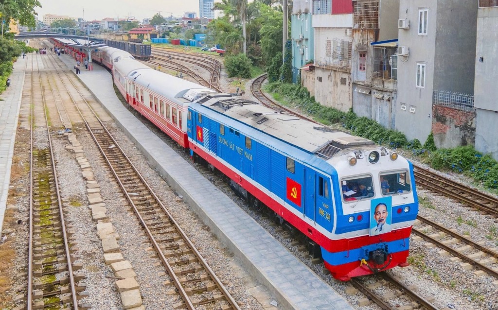 Bộ Xây dựng chủ động, tích cực phối hợp với Bộ Tài chính, Bộ Tư pháp trong quá trình giải trình, tiếp thu ý kiến của Quốc hội về các nội dung liên quan đến lĩnh vực đường sắt và trong quá trình hoàn thiện Dự thảo Luật Đầu tư (thay thế).