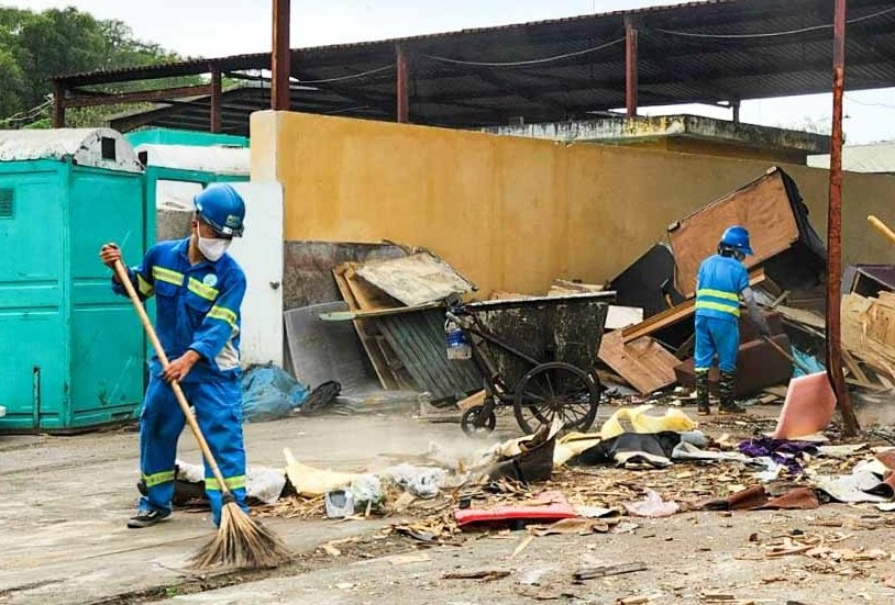 Rác thải cồng kềnh được thu gom ở Hà Nội